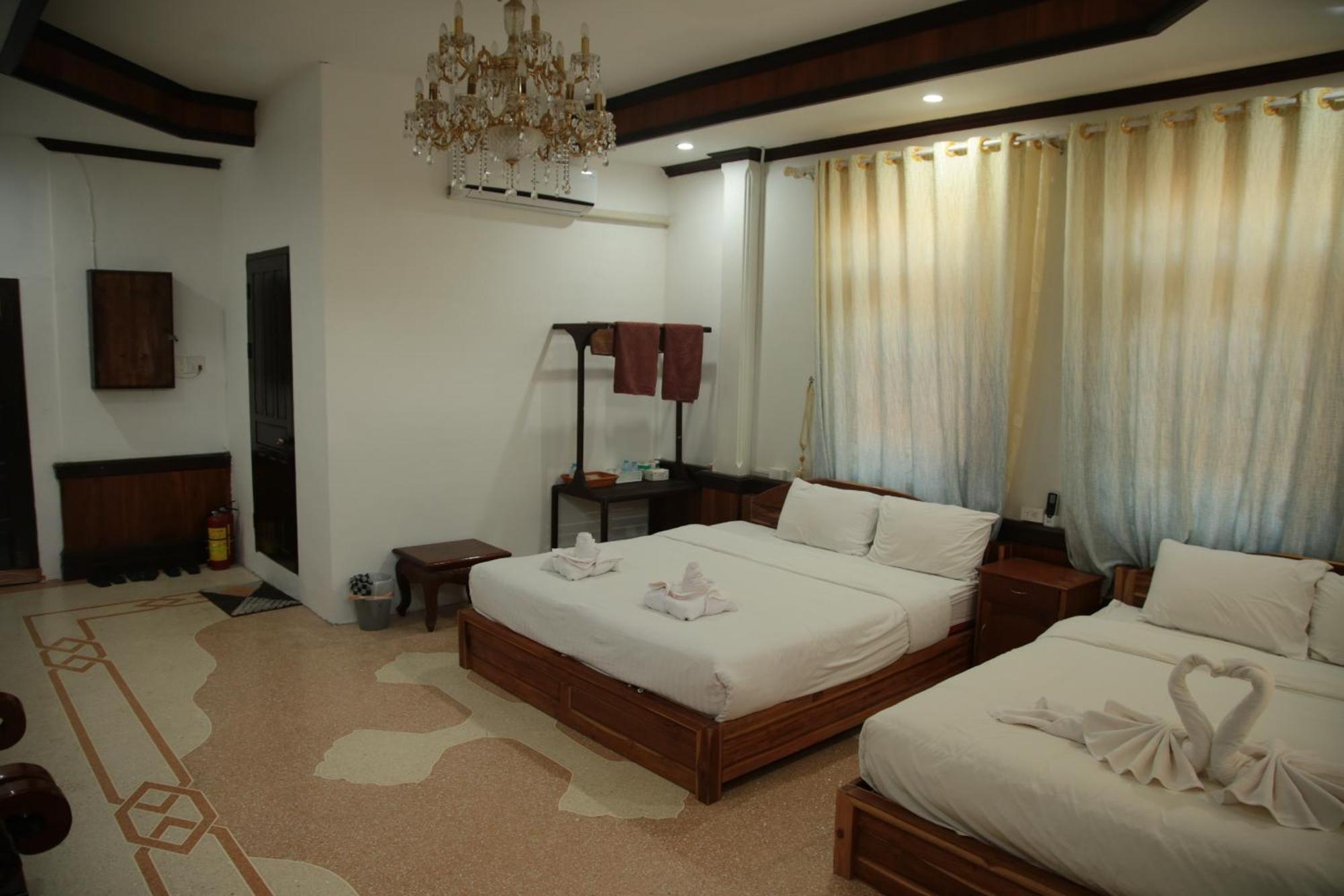 Villa Kiengkham晶康民宿 لوانغ برابانغ المظهر الخارجي الصورة